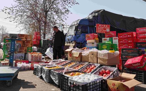 为解决农产品滞销问题,平谷农产品进入新发地果品批发市场销售.